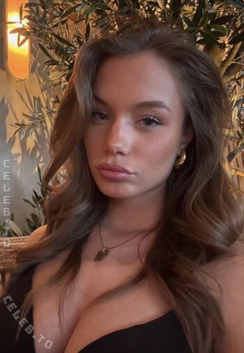 Full leaked Actuallyyhelen private onlyfans photo