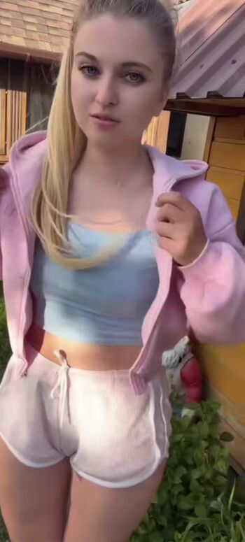 Full leaked Alinalovaa private onlyfans photo
