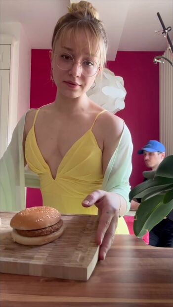 Full leaked Aline dessine page private onlyfans photo