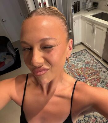 Full leaked Amanda anisimova page private onlyfans photo