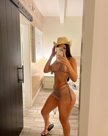 Full leaked Ambzy private onlyfans photo