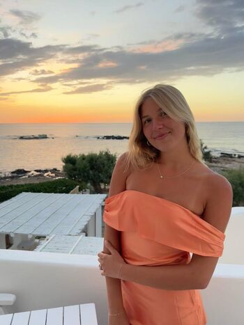 Full leaked Aniela leon page private onlyfans photo