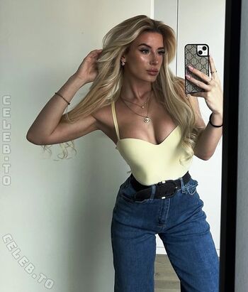 Full leaked Annamhfm private onlyfans photo