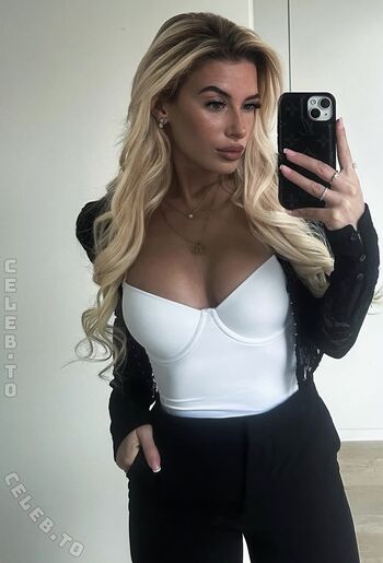 Full leaked Annamhfm private onlyfans photo