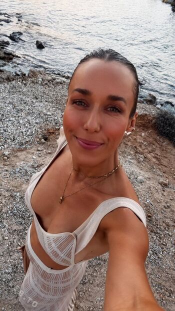 Full leaked Annemarie carpendale page private onlyfans photo