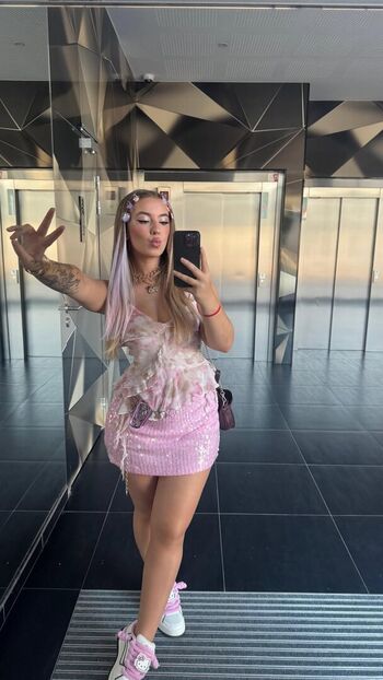 Full leaked Areliann page private onlyfans photo