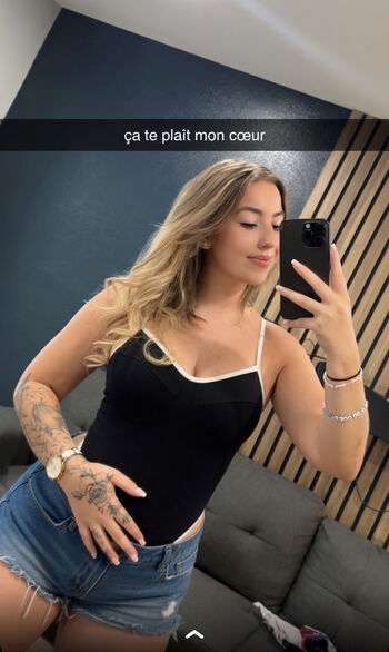 Full leaked Areliann page private onlyfans photo