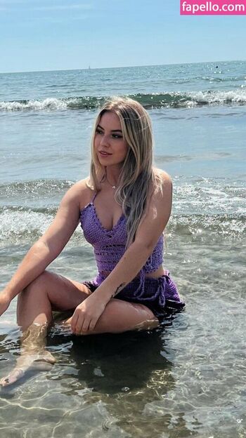 Full leaked Areliann page private onlyfans photo