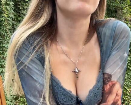 Full leaked Arinatelo private onlyfans photo