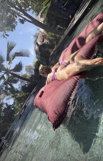 Full leaked Cassie is back private onlyfans photo