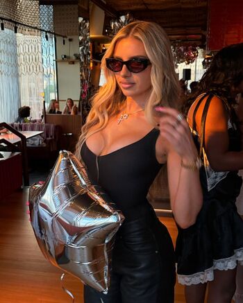 Full leaked Chloe burrows page private onlyfans photo