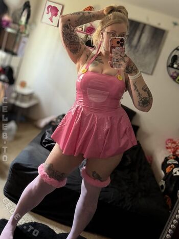 Full leaked Curiouscorrine private onlyfans photo
