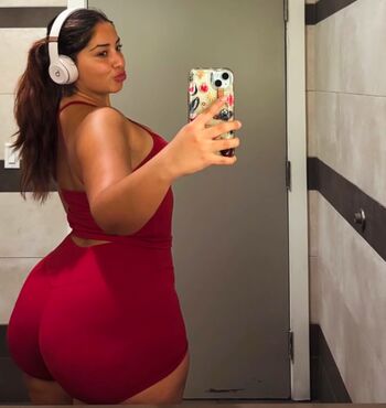 Full leaked Curvy goddesses private onlyfans photo