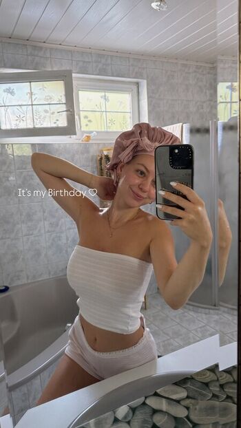 Full leaked Dalmalaluna private onlyfans photo
