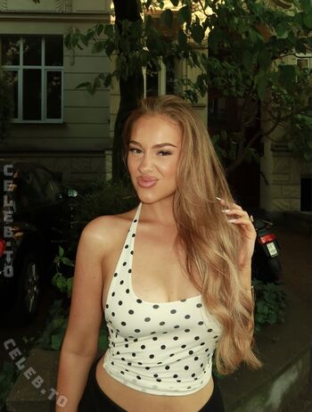Full leaked Elianabajrami private onlyfans photo