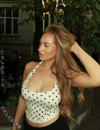 Full leaked Elianabajrami private onlyfans photo