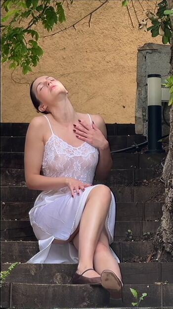 Full leaked Ella hunt private onlyfans photo