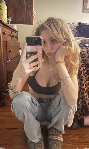 Full leaked Ellesasmrr private onlyfans photo