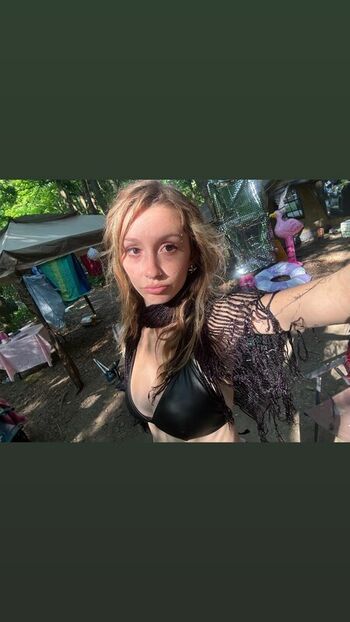 Full leaked Ellesasmrr private onlyfans photo
