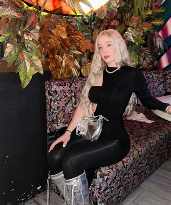 Full leaked Emegeee private onlyfans photo