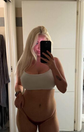 Full leaked Emily dolly page private onlyfans photo