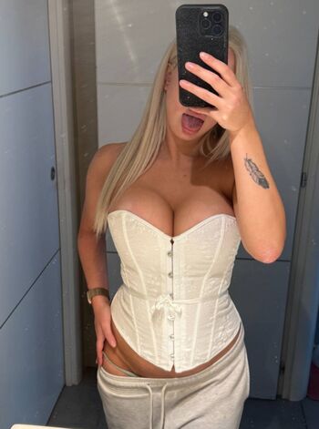 Full leaked Emily dolly page private onlyfans photo