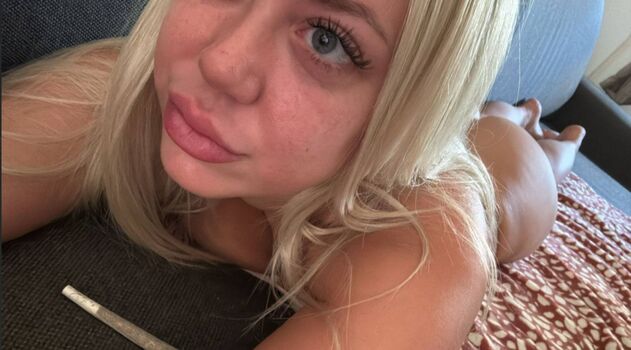Full leaked Emily dolly page private onlyfans photo