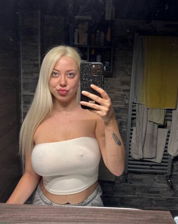Full leaked Emily dolly private onlyfans photo