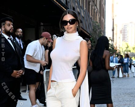 Full leaked Emily ratajkowski private onlyfans photo