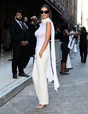 Full leaked Emily ratajkowski private onlyfans photo