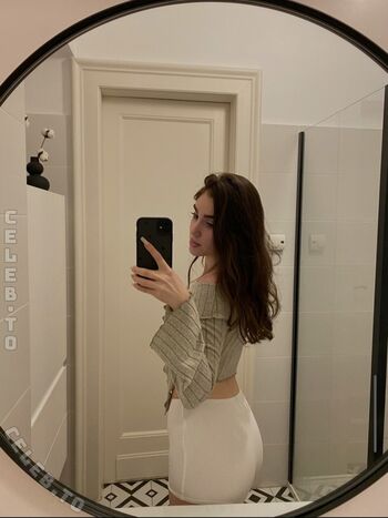 Full leaked Emily private onlyfans photo