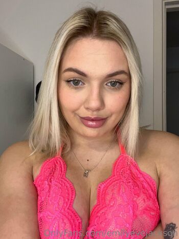 Full leaked Emilyevejackson private onlyfans photo