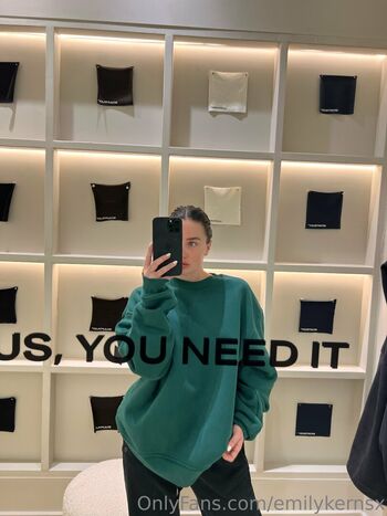 Full leaked Emilykernsx private onlyfans photo