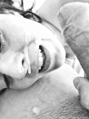Full leaked Emilyolsen private onlyfans photo
