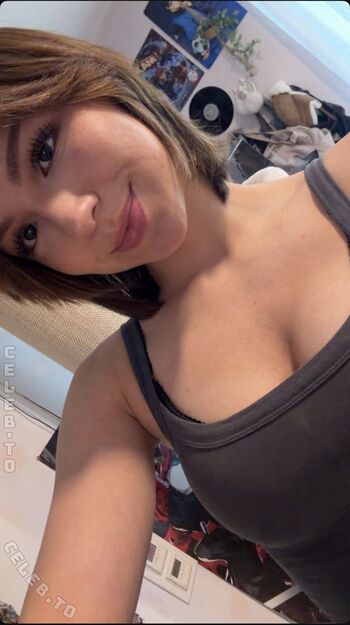 Full leaked Emilyynl private onlyfans photo