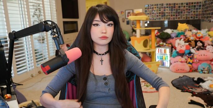 Full leaked Emiru page private onlyfans photo