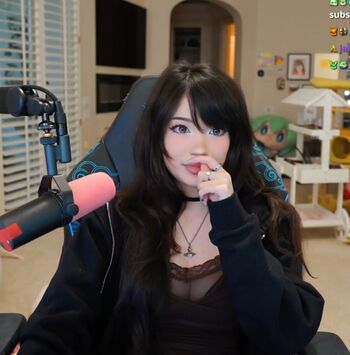 Full leaked Emiru page private onlyfans photo
