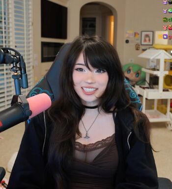 Full leaked Emiru page private onlyfans photo