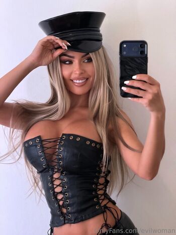 Full leaked Evil woman page private onlyfans photo