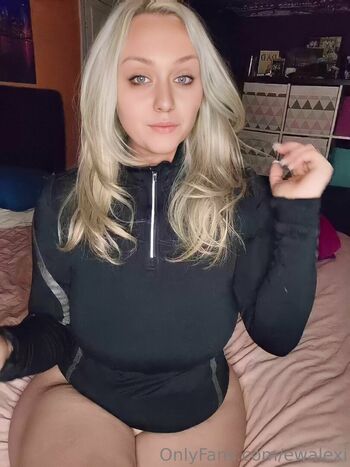 Full leaked Ewalexi page private onlyfans photo