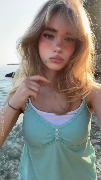 Full leaked Felinenyaa private onlyfans photo