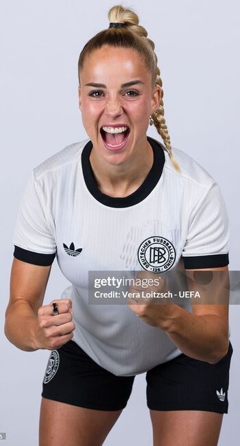 Full leaked Female football page private onlyfans photo