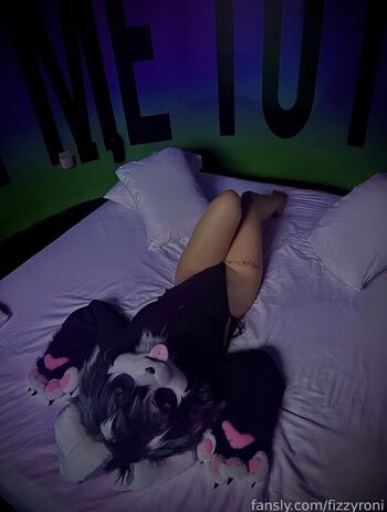 Full leaked Fizzyroni page private onlyfans photo