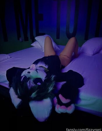 Full leaked Fizzyroni page private onlyfans photo