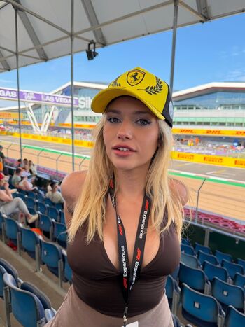 Full leaked Gabriela dizzy carbornar page private onlyfans photo