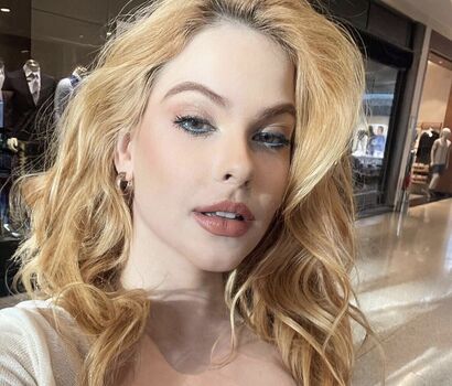 Gabrielle Corrรชa