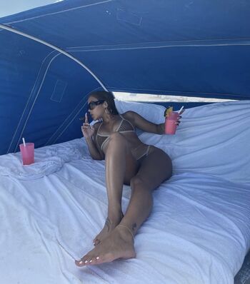 Full leaked Hawaii baddies page private onlyfans photo