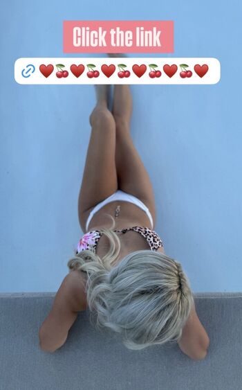 Full leaked Hawk tuah girl private onlyfans photo