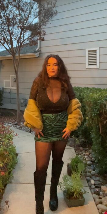 Full leaked Hellsbelllllls private onlyfans photo