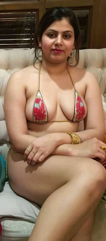 Full leaked Hira balc page private onlyfans photo